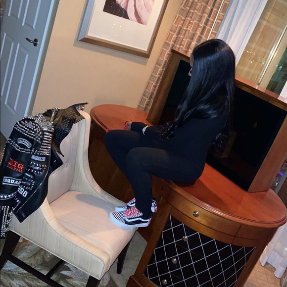 Meet Your Posher, Lydia! ❤️ - Picture 6 of 9